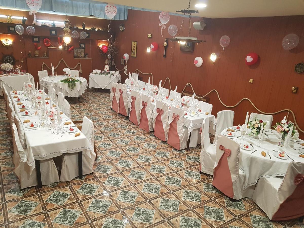 Hostal Milenium Els Monjos 외부 사진