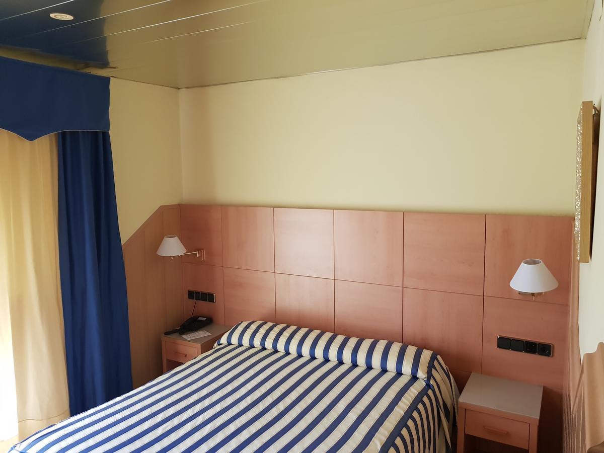 Hostal Milenium Els Monjos 외부 사진