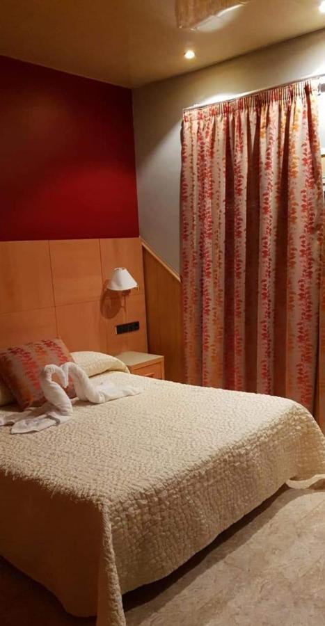 Hostal Milenium Els Monjos 외부 사진
